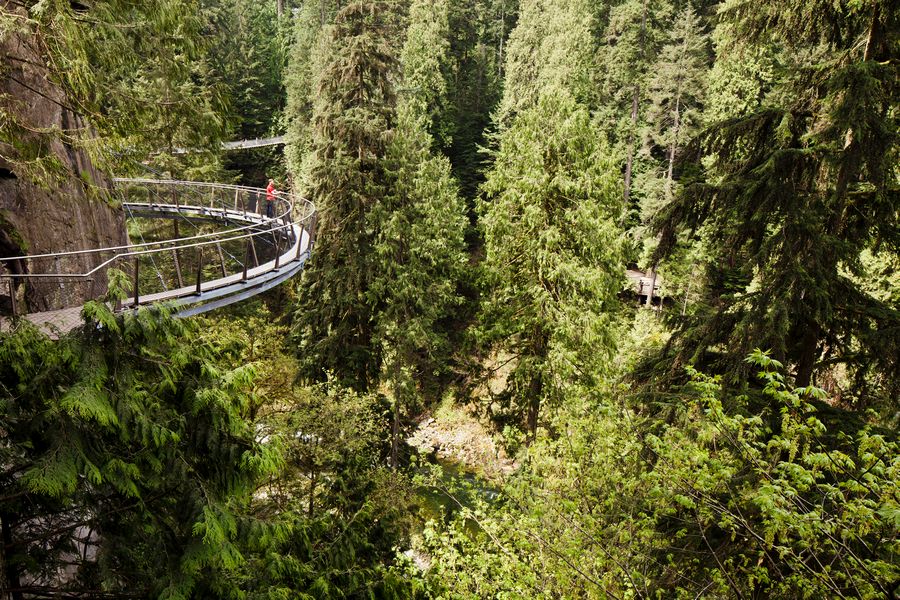 Uitzicht op de Cliffwalk in Capilano Suspension Bridge Park in Canada.