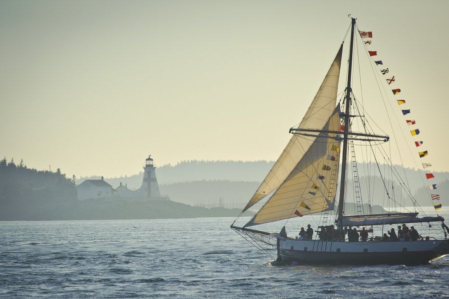 Het zeilschip de Jolly Breeze tijdens een walvistocht in New Brunswick in Atlantisch Canada.