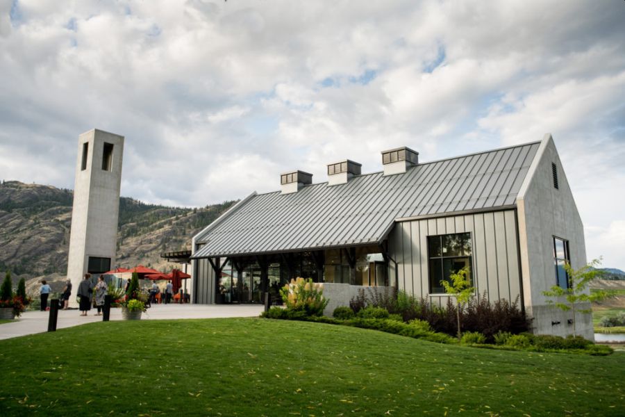 Buitenaanzicht van de Monte Creek Winery in Kamloops tijdens een rondreis door Canada