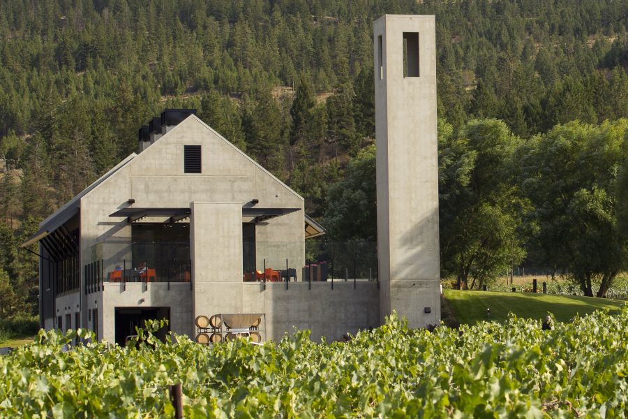 Buitenaanzicht van de Monte Creek Winery in Kamloops tijdens een wijn excursie in Canada