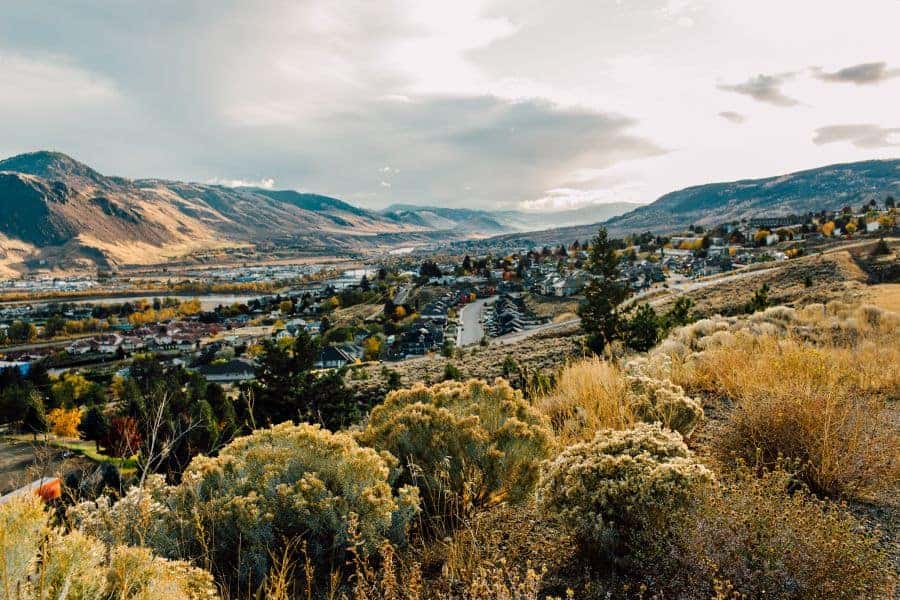 De skyline van Kamloops in West-Canada tijdens een rondreis