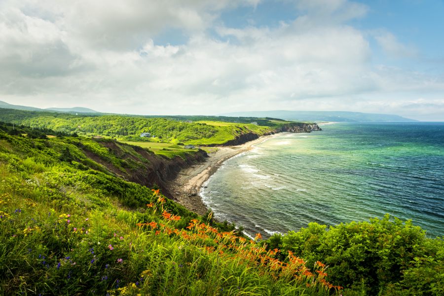 Zeezicht vanaf Broad Cove in Nova Scotia in Canada.