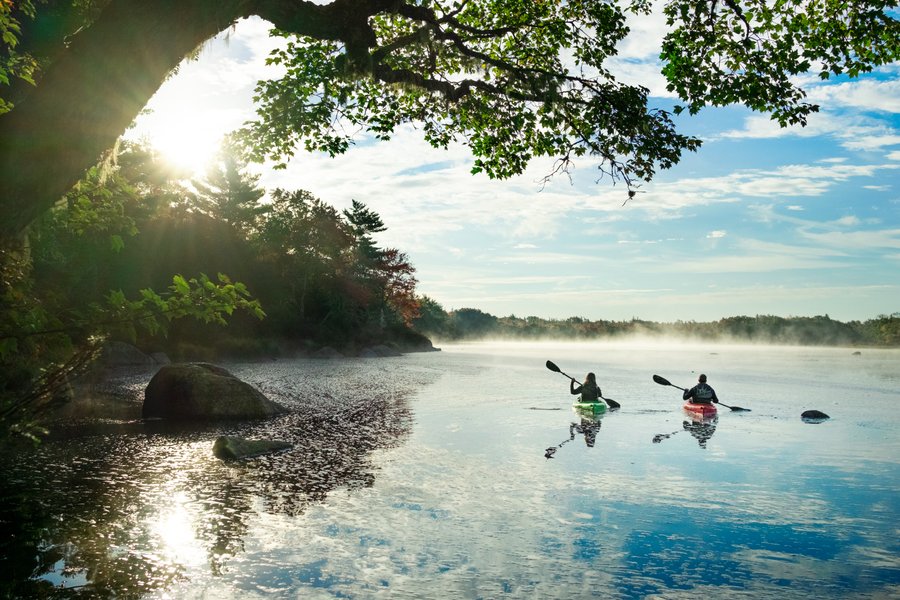 Kano’s nabij Trout Point Lodge in Nova Scotia in Canada.