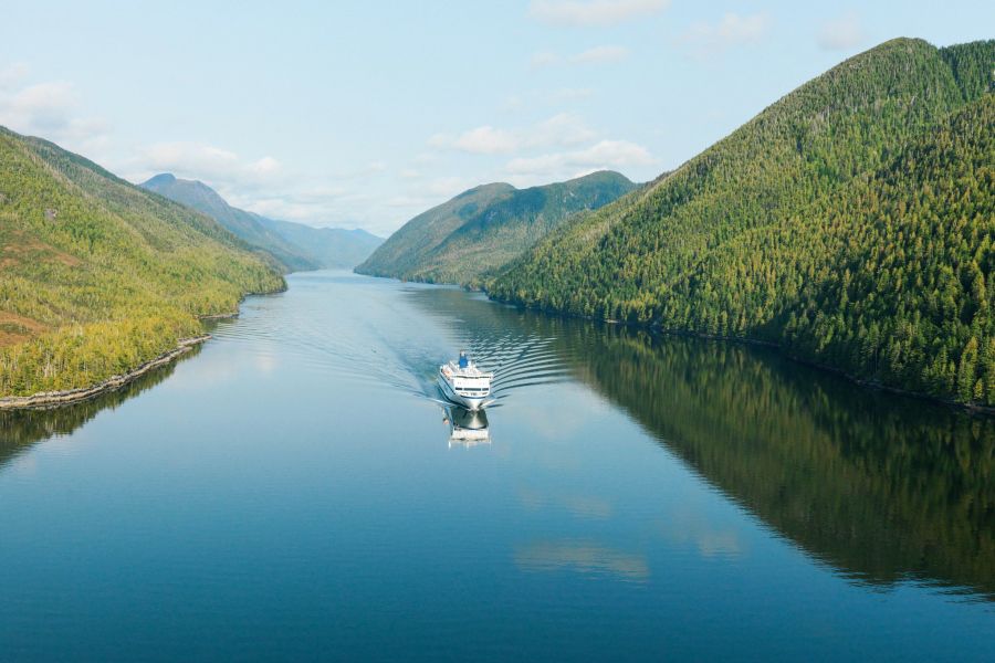 Schip van BC Ferries tijdens de Inside Passage tocht in British Columbia in Canada.