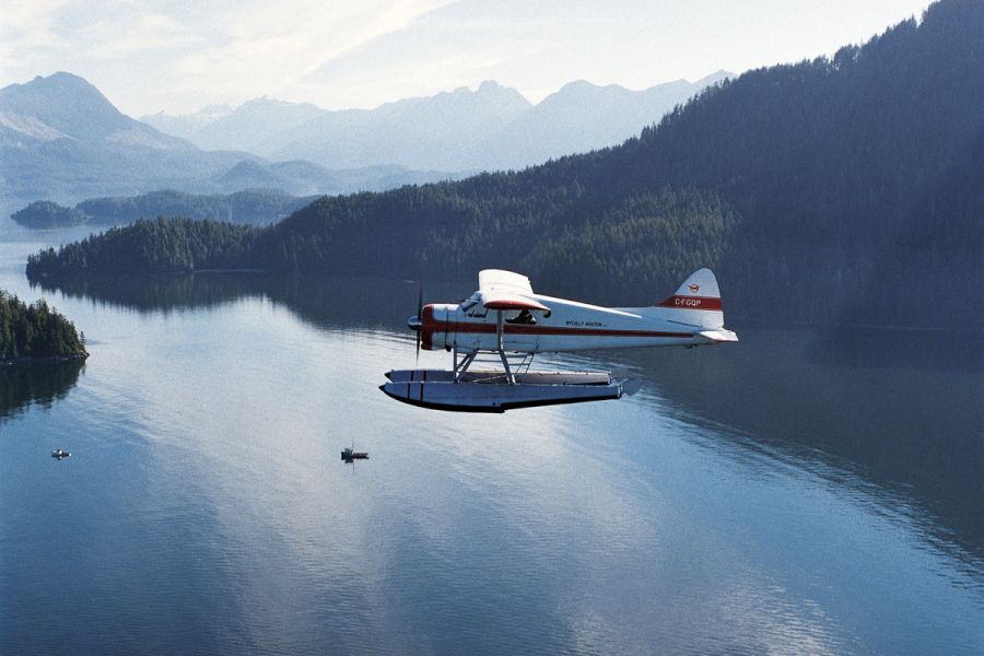 Watervliegtuig nabij Tofino op Vancouver Island in Canada.