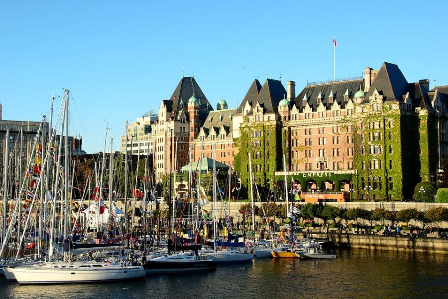 Vooraanzicht van het Victoria Empress Hotel in Victoria in Canada.
