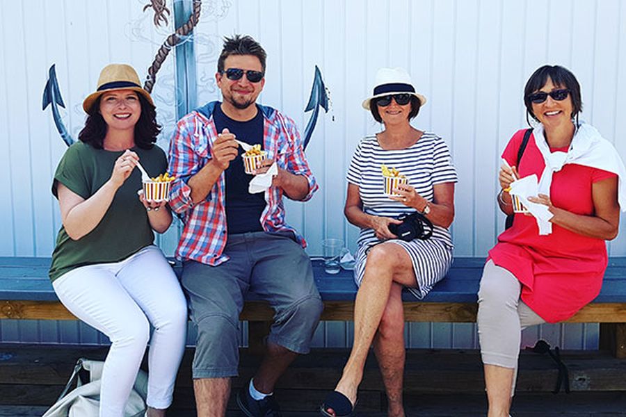 Mensen tijdens de Eat Like A Canadian tour in Victoria in Canada.