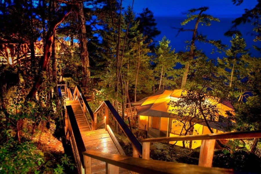Uitzicht vanaf het Rockwater Secret Cove Resort in British Columbia in Canada.