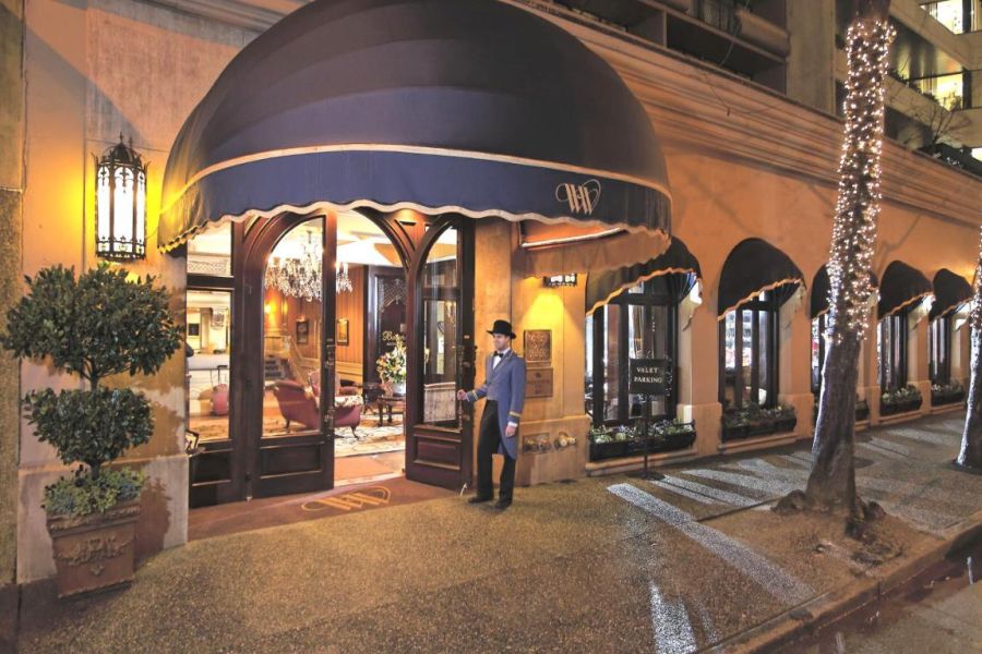 Vooraanzicht van het Wedgewood Hotel in Vancouver in Canada.