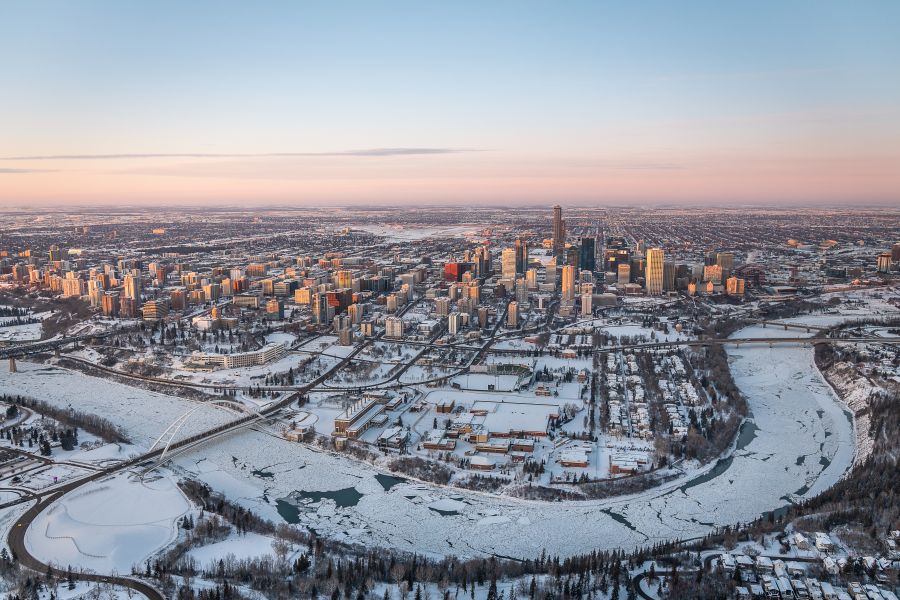 De skyline van Edmonton in de winter in Canada