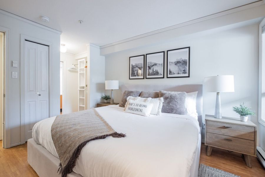 Slaapkamer in Glaciers Reach Appartement nr. 73 tijdens een winterreis naar Canada