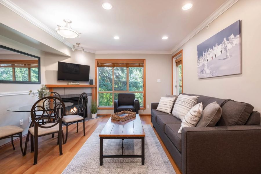 Woonkamer in Glaciers Reach Appartement nr. 117 tijdens een wintersportreis naar Canada