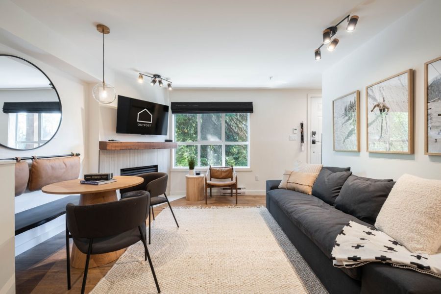 Woonkamer in Glaciers Reach Appartement nr. 16 tijdens een winterreis naar Canada