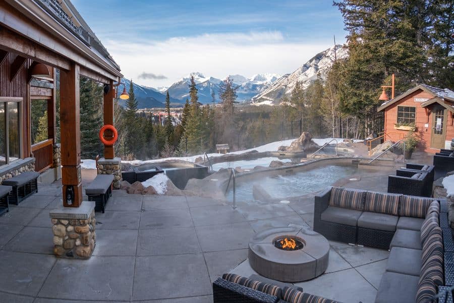 Uitzicht vanaf de hot tub bij Hidden Ridge Resort in Banff tijdens een wintersportreis naar Canada
