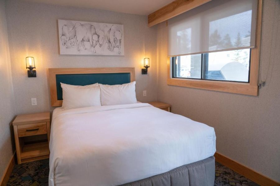 Slaapkamer in de Studio Condo in Tunnel Mountain Resort in Banff