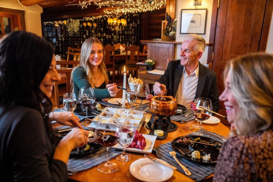 Diner bij Post Hotel & Spa in Lake Louise tijdens een wintersportreis naar Canada