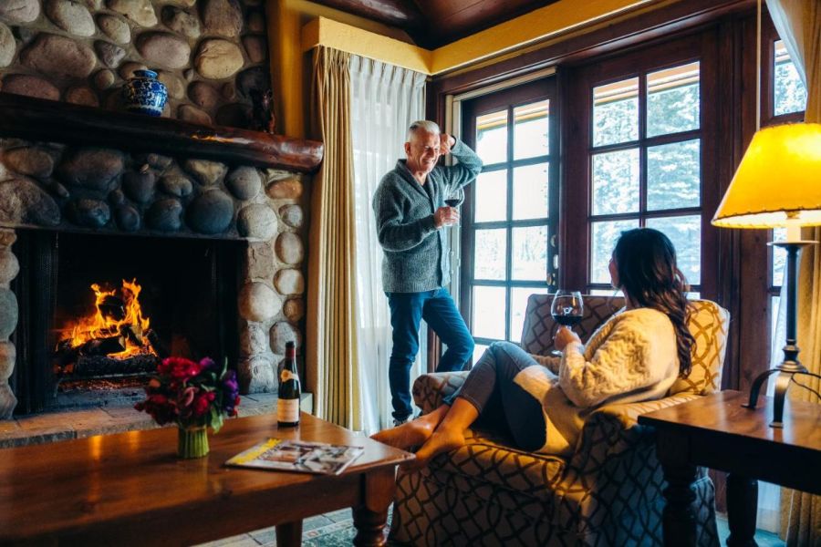 Lobby van Post Hotel & Spa in Lake Louise tijdens een wintersportreis naar Canada