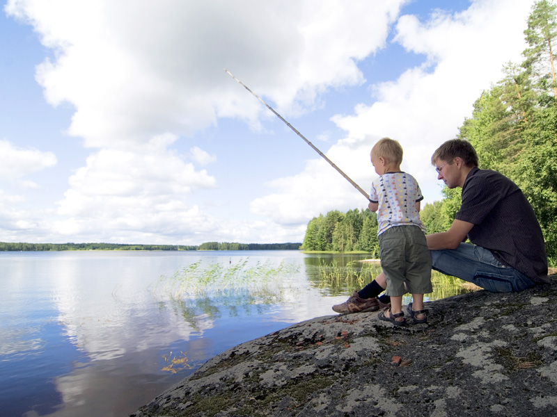 Vissen en genieten in zomers Finland