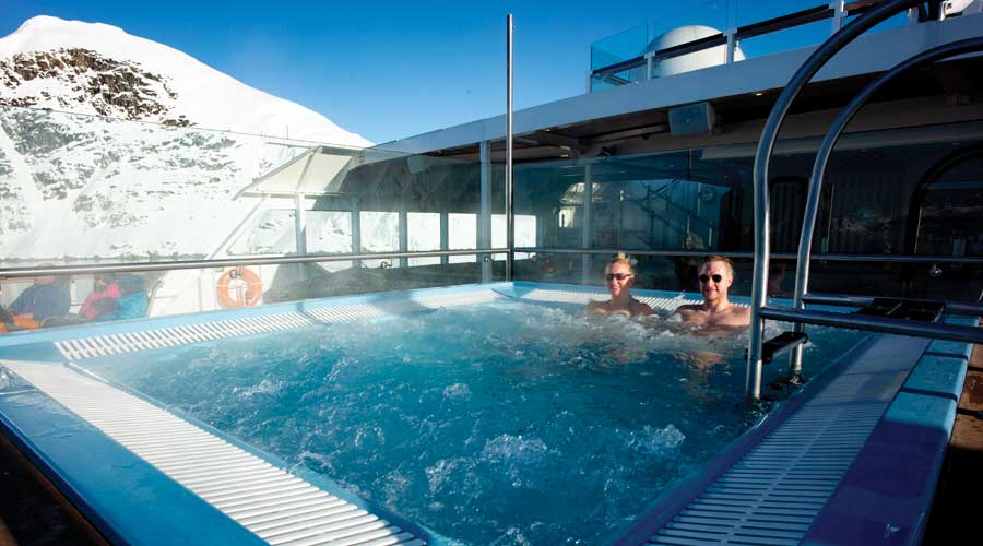 Jacuzzi aanboord bij MS Roald Amundsen
