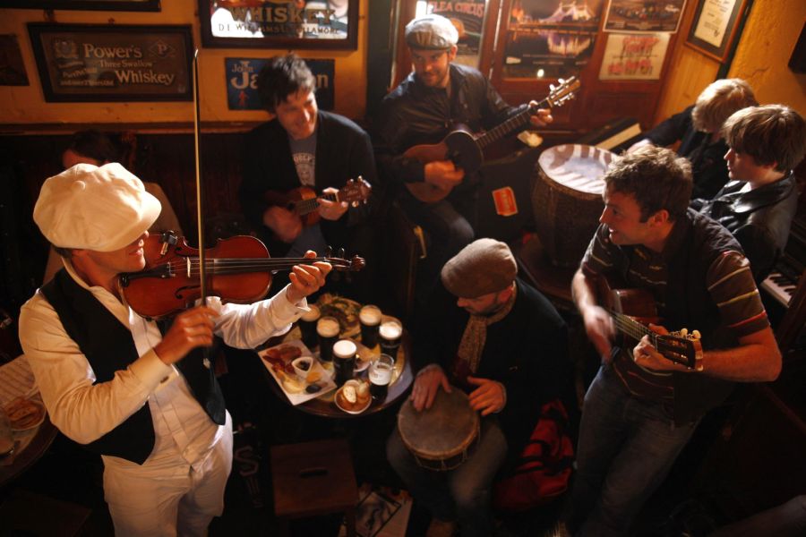 Ierse Pub muziek, budgetreis per bus Ierland