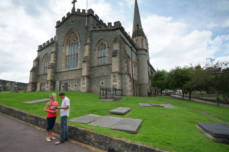 Derry, vlieg/busrondreis Ierland