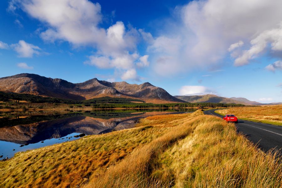 Uitzicht op de bergen in Connemara