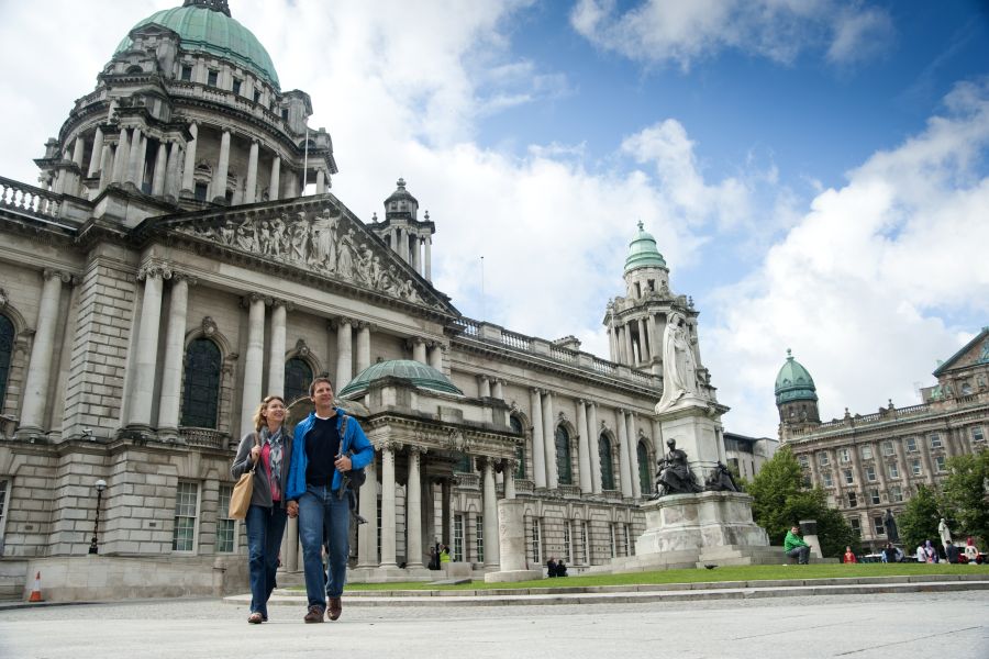 Belfast City Hall Ierland rondreis met eigen auto en ferry