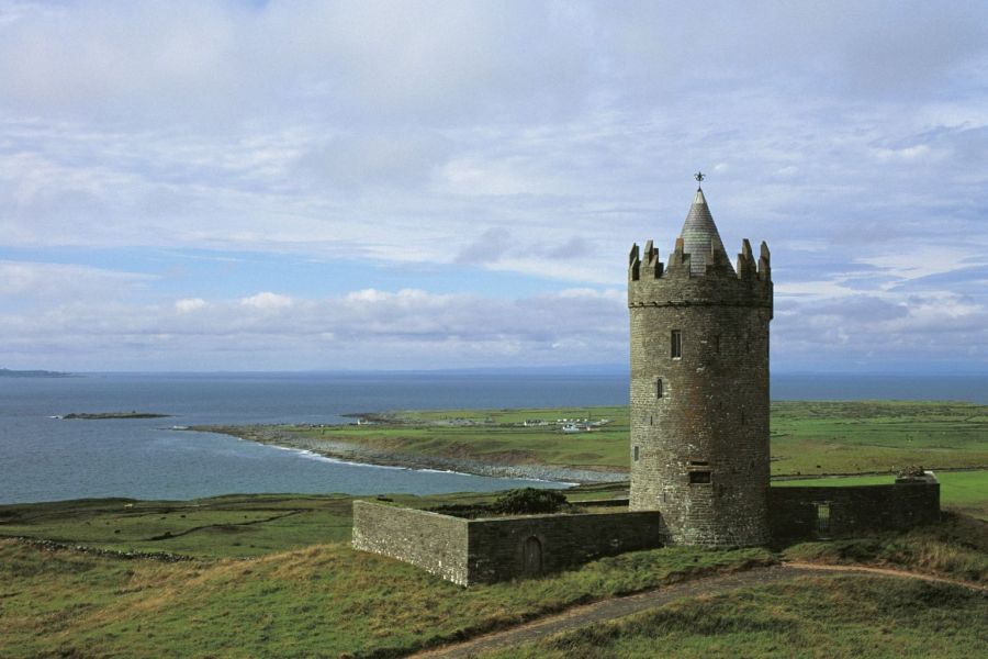 Oude uitkijktoren in de Burren