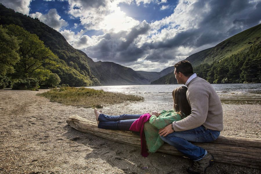Een koppel dat uitrust in het dal van Wicklow