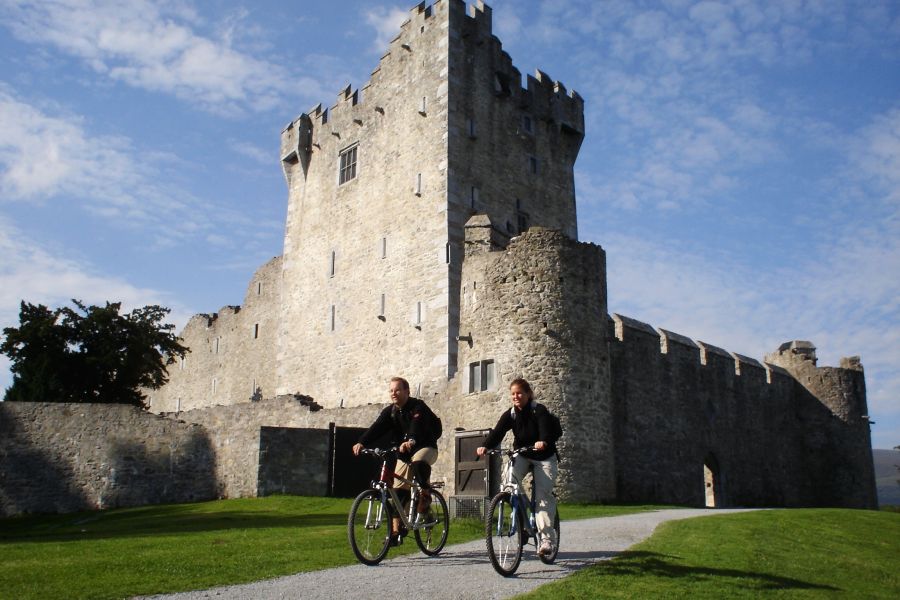Ross Castle, vliegreis Killarney met verblijf in een cottage