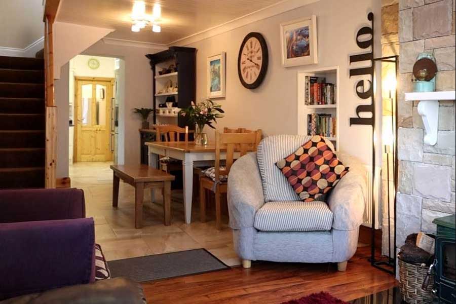 Woonkamer 4-kamer appartement, Ryans Retreats