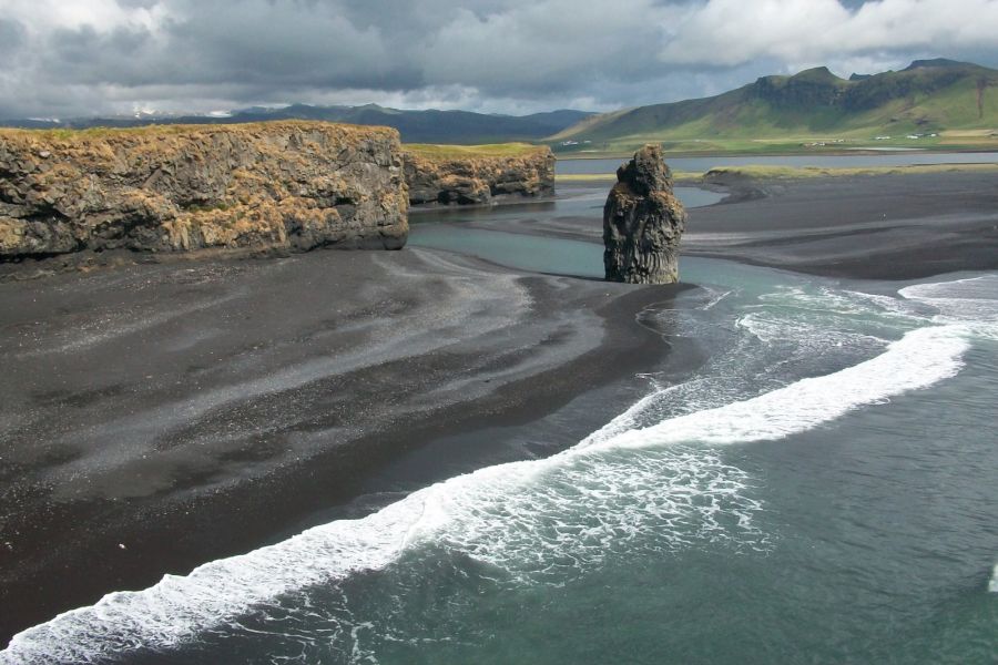 Zwart lavastrand Vik, busrondreis IJsland