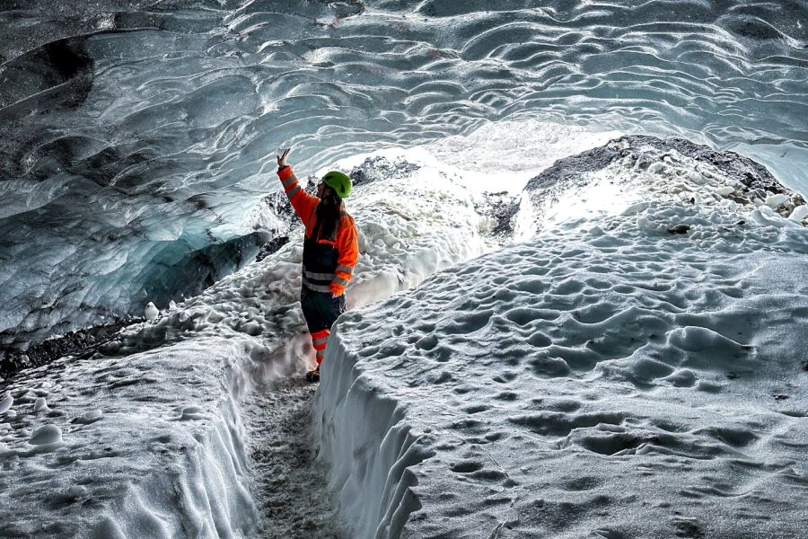 Askur Ice Cave Myrdalsjokull gletsjer IJsland
