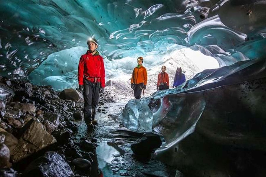 Askur Ice Cave Myrdalsjokull gletsjer IJsland