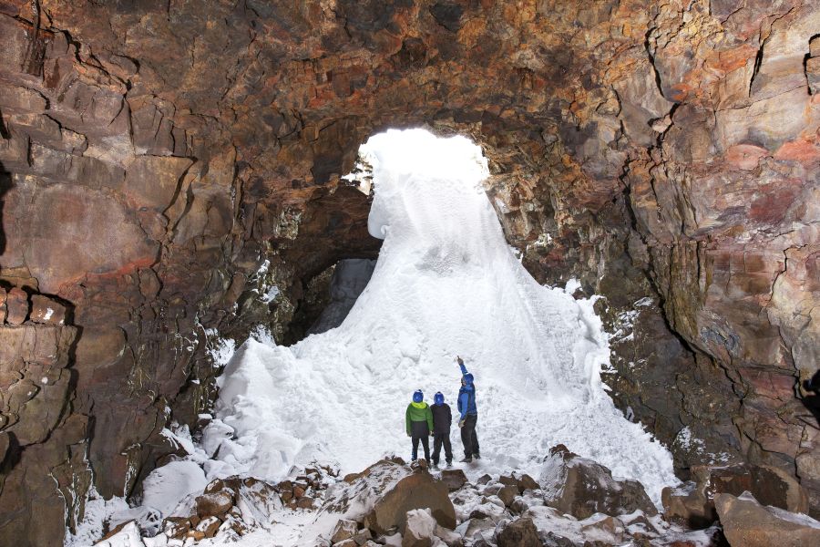 De Lava Tunnel Raufarholshellir