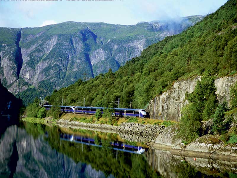 2024 16-Daagse Hurtigruten bus & treinreis