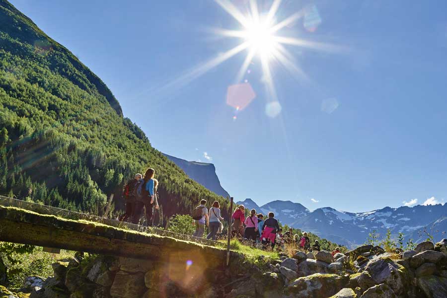 Hurtigruten excursie Hjorundfjord met BBI Travel