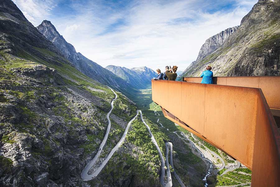 Hurtigruten excursie Hjorundfjord, Geiranger en Alesund met BBI Travel