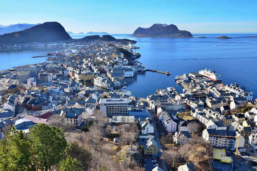 Hurtigruten excursie Hjorundfjord, Geiranger en Alesund met BBI Travel