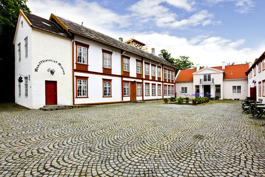A guided tour of norwayï¿½s viking capital, 3A