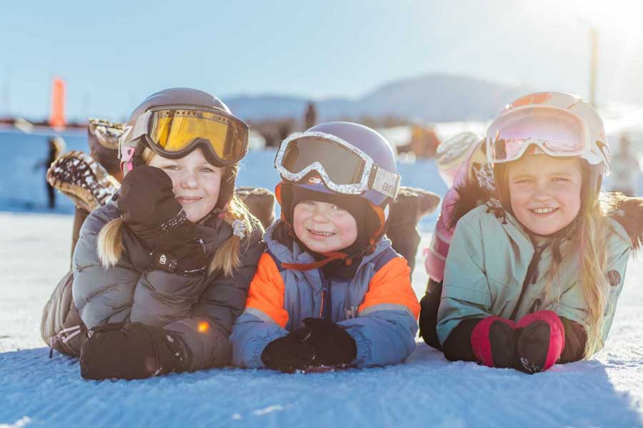 Kinderen in de sneeuw in Rauland