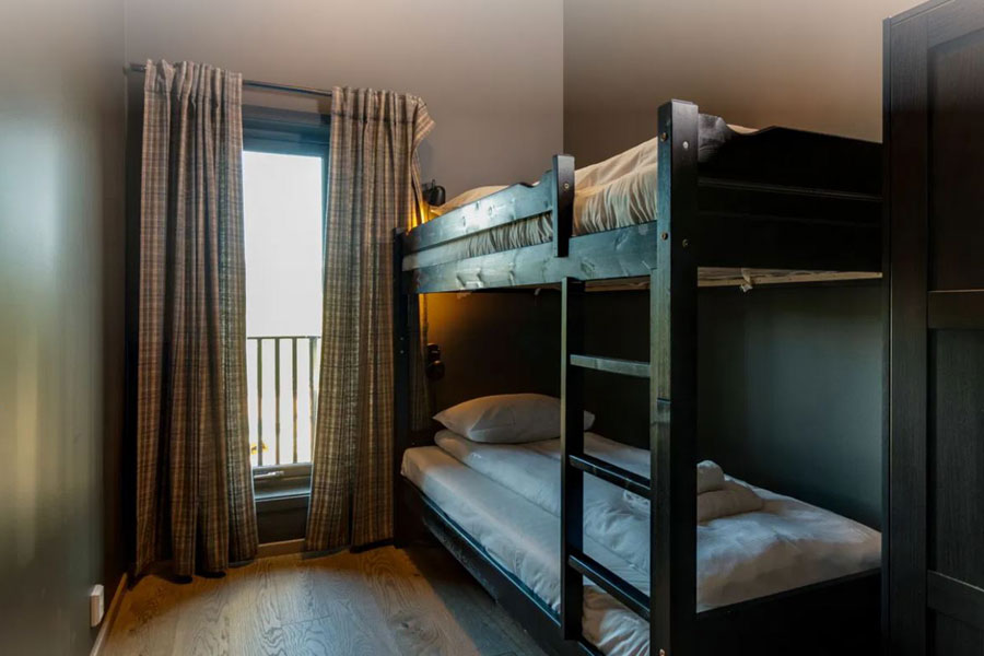 Slaapkamer met een stapelbed in een appartement van Trysil Alpine Lodge