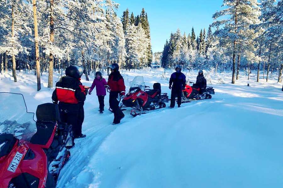 Sneeuwscootersafari onder de sterren - 90 minuten Stöten, Zweden
