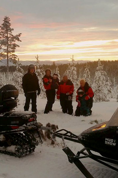 Sneeuwscootersafari Familietocht - 2,5 uur Stöten, Zweden