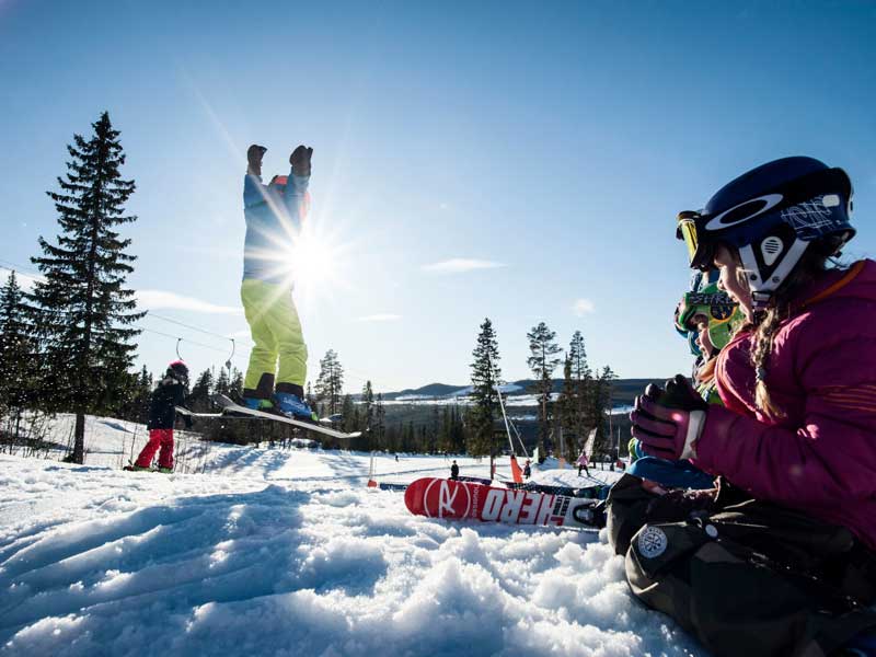 Kinderen aan het skiën in Kläppen