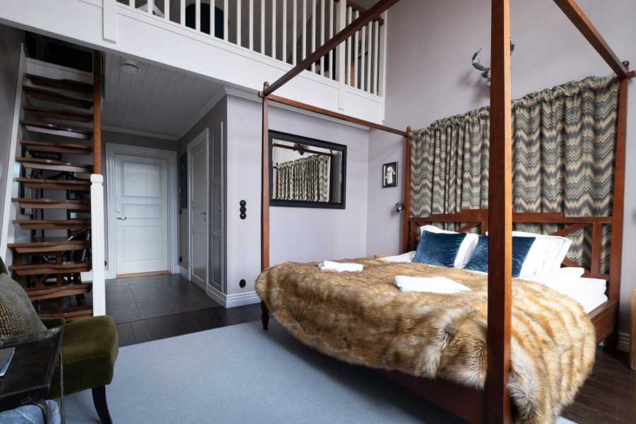 Vierpersoonskamer met loft in het Olarsgården Hotel