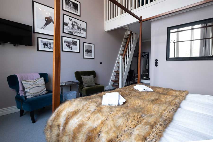 Vierpersoonskamer vanaf het hemelbed