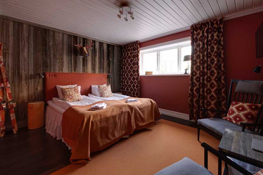 Tweepersoonsbed in het Olarsgården Hotel