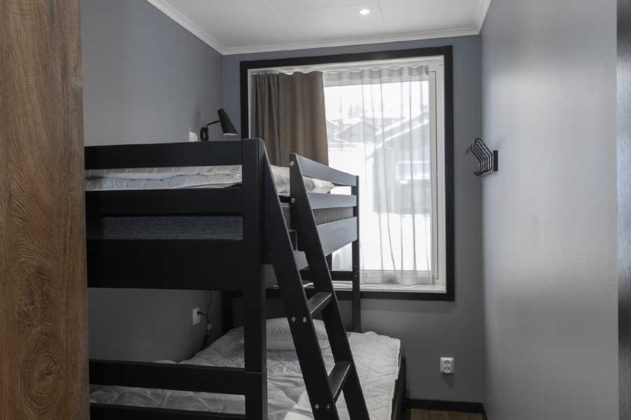 Mountain Lodge appartementen, Stöten