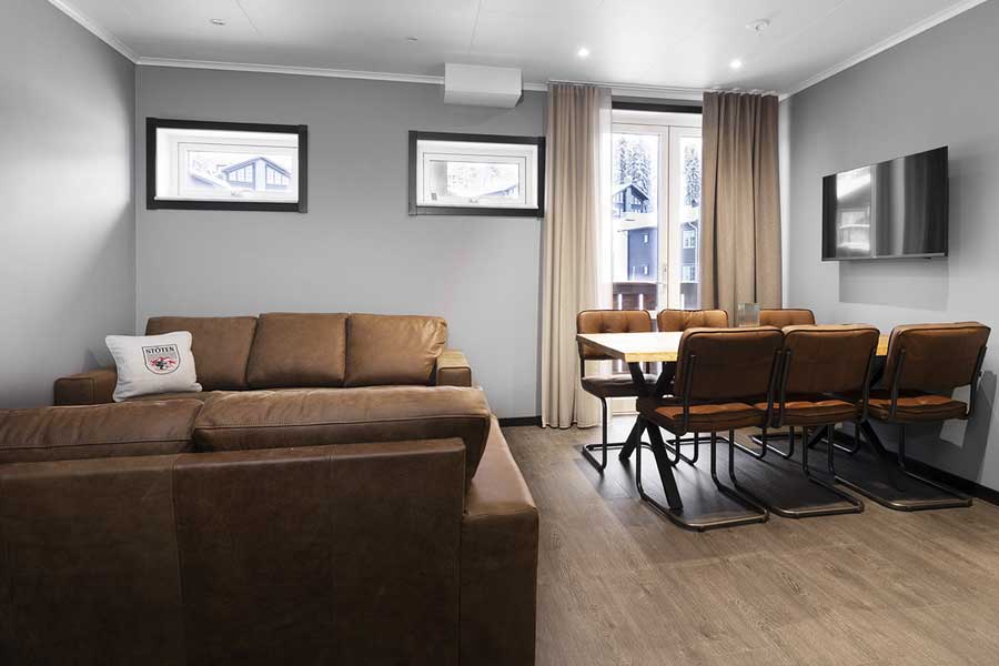 Mountain Lodge appartementen, Stöten